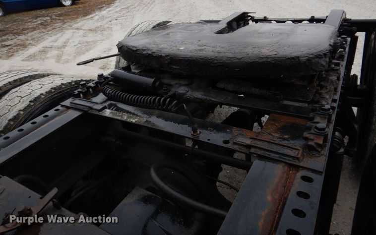 image for item DH8222 2009 International ProStar  semi truck