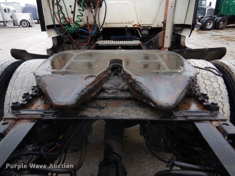 image for item DH8222 2009 International ProStar  semi truck