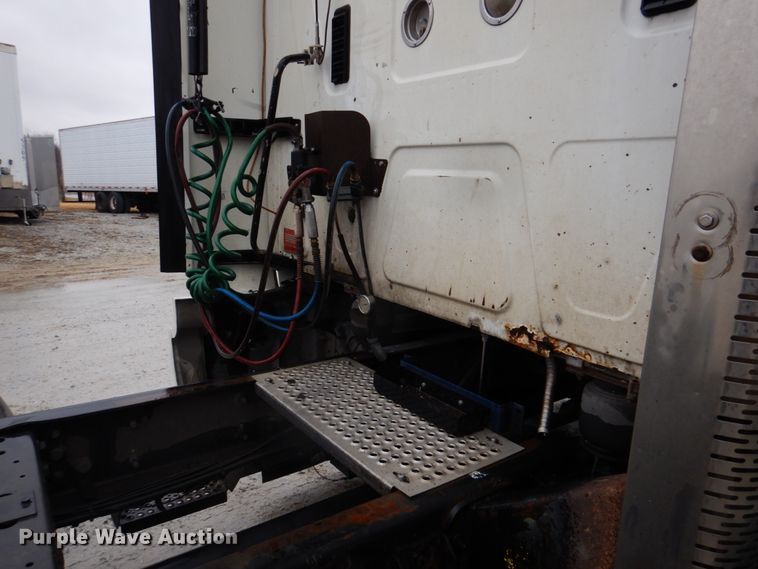 image for item DH8222 2009 International ProStar  semi truck