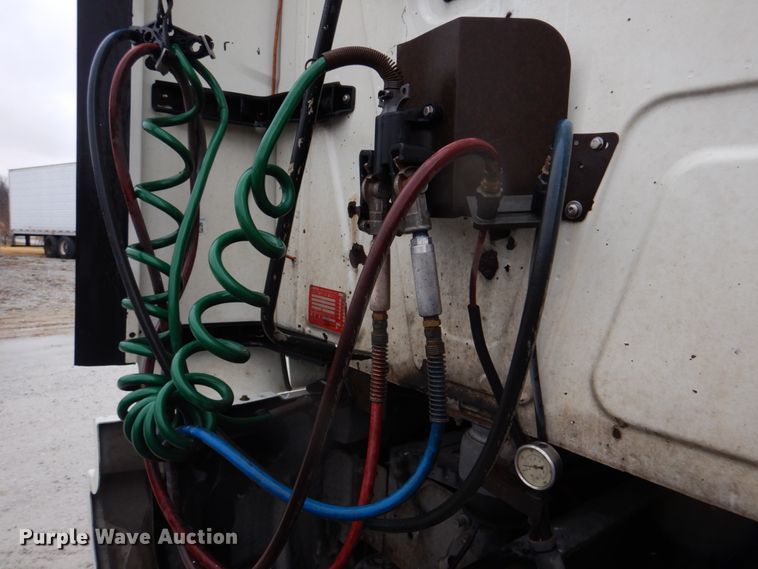 image for item DH8222 2009 International ProStar  semi truck