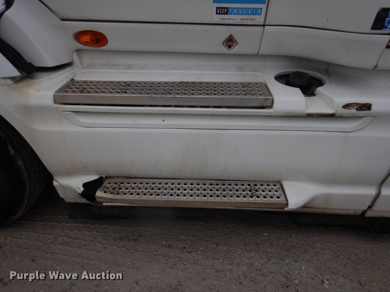 image for item DH8222 2009 International ProStar  semi truck