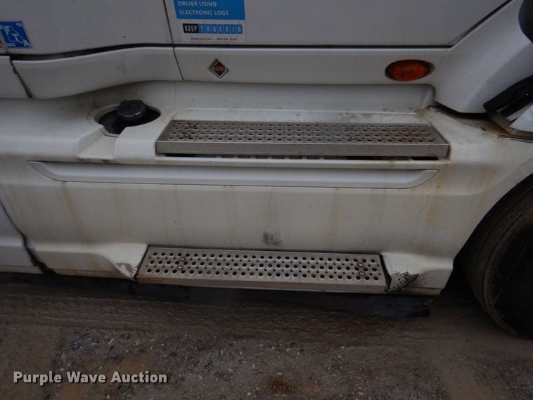 image for item DH8222 2009 International ProStar  semi truck