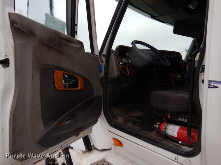 image for item DH8222 2009 International ProStar  semi truck