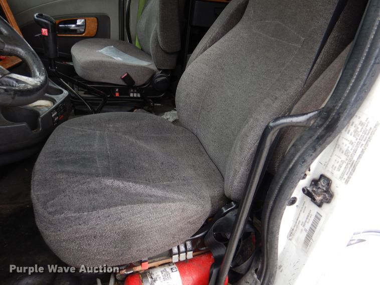 image for item DH8222 2009 International ProStar  semi truck