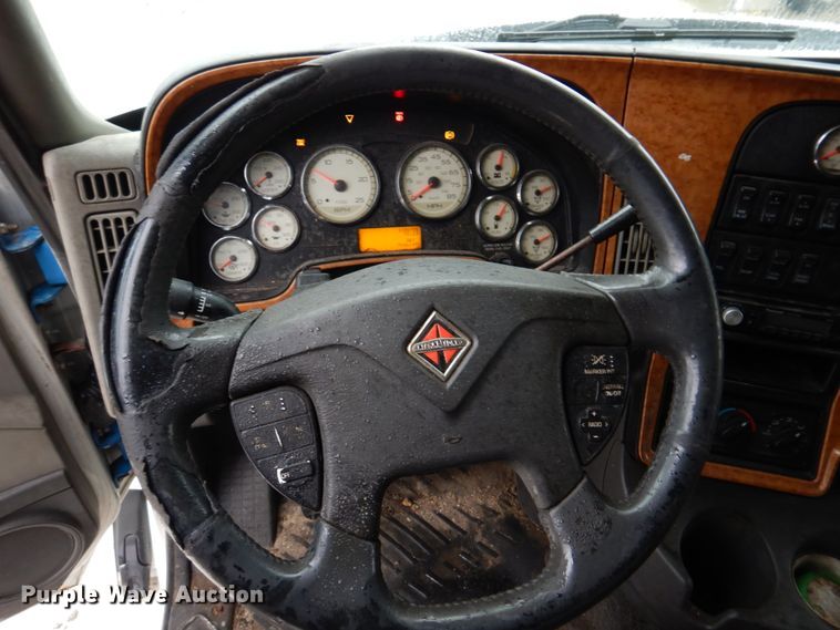 image for item DH8222 2009 International ProStar  semi truck