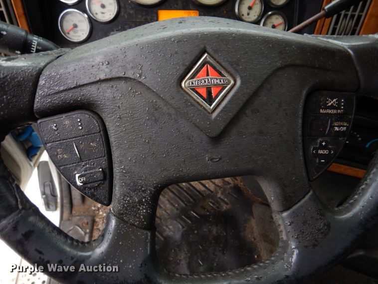 image for item DH8222 2009 International ProStar  semi truck