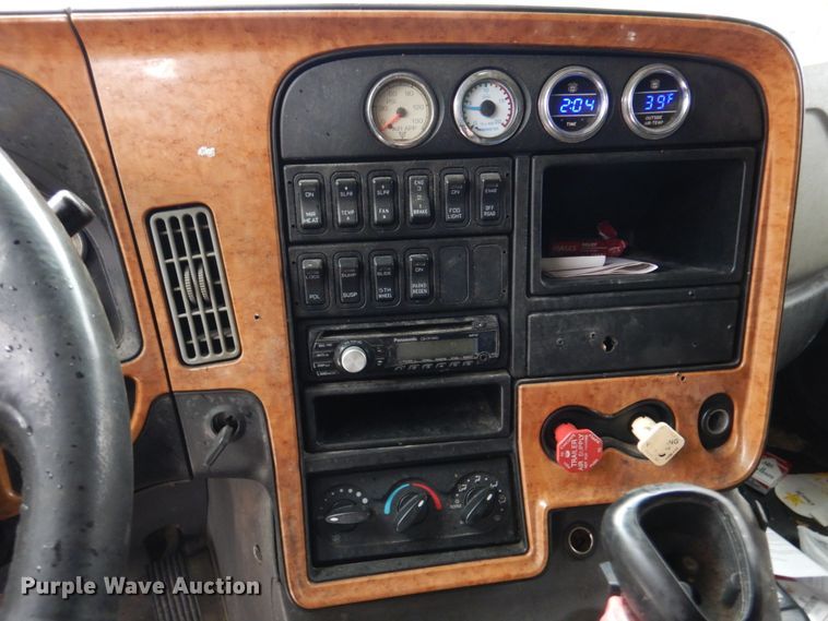 image for item DH8222 2009 International ProStar  semi truck