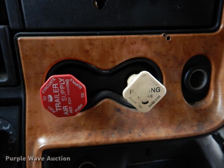 image for item DH8222 2009 International ProStar  semi truck