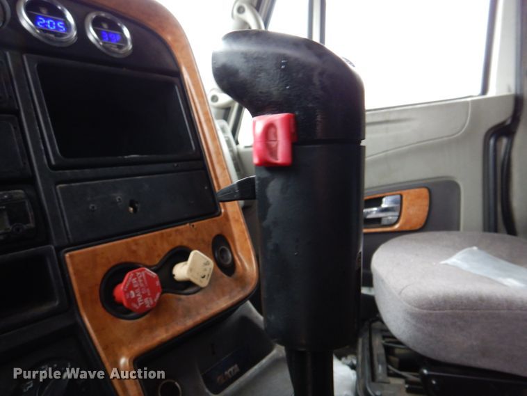 image for item DH8222 2009 International ProStar  semi truck