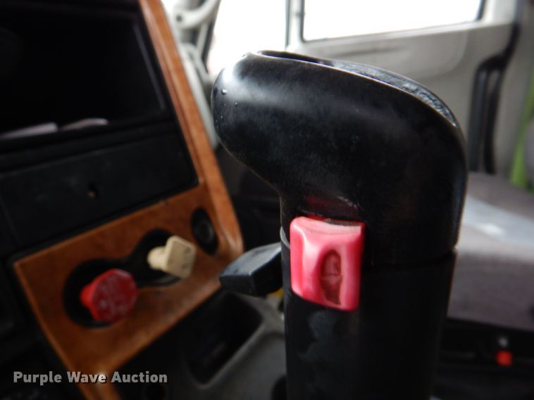 image for item DH8222 2009 International ProStar  semi truck