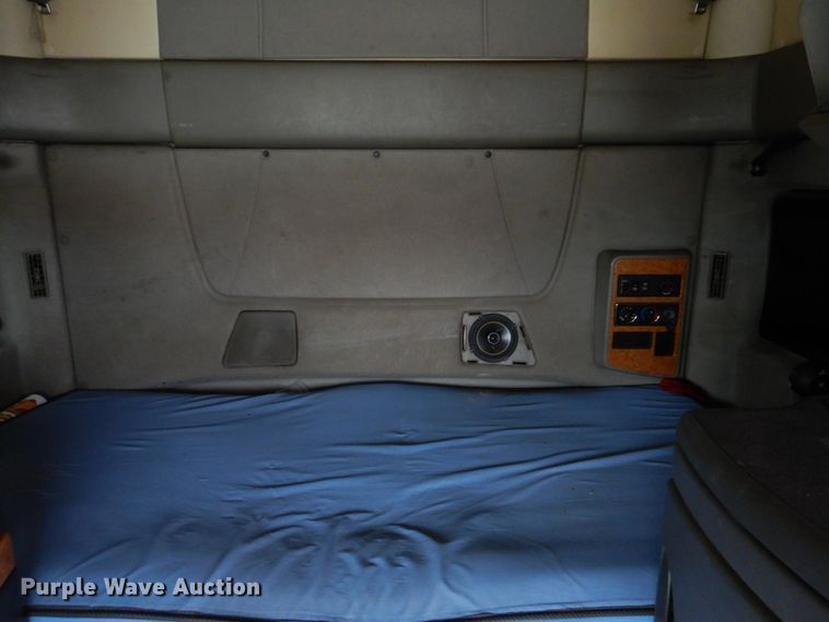 image for item DH8222 2009 International ProStar  semi truck