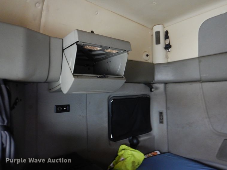 image for item DH8222 2009 International ProStar  semi truck