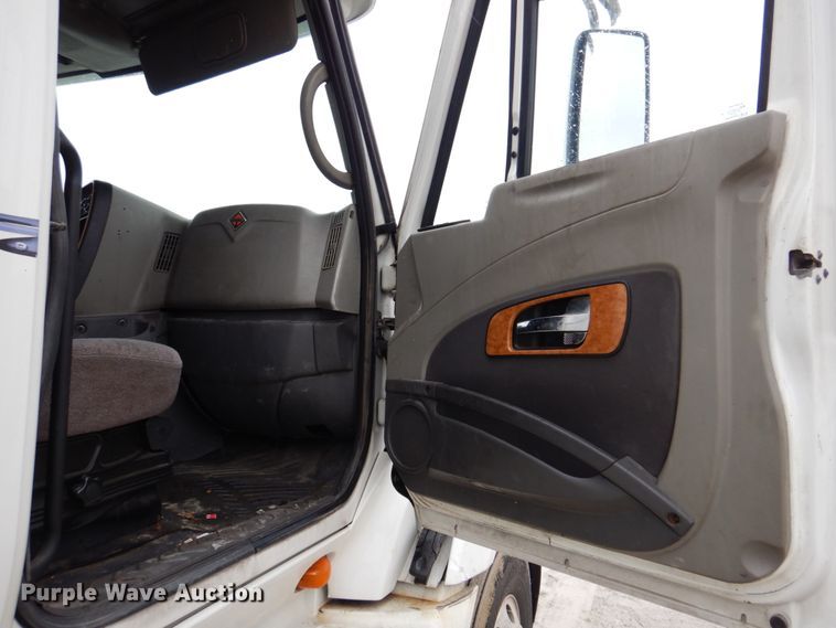 image for item DH8222 2009 International ProStar  semi truck