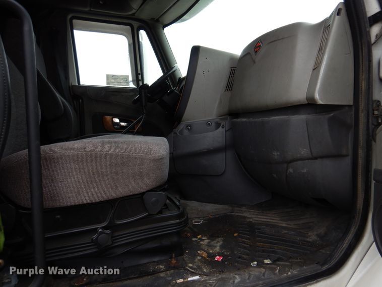 image for item DH8222 2009 International ProStar  semi truck