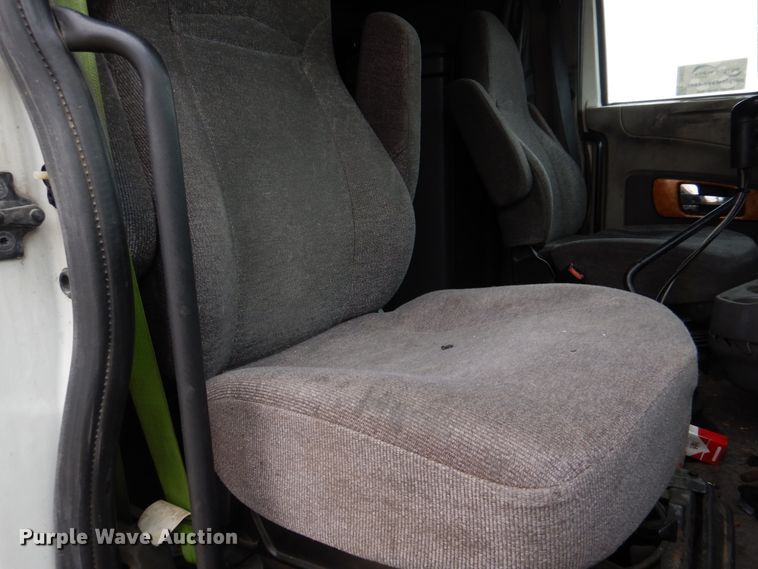 image for item DH8222 2009 International ProStar  semi truck