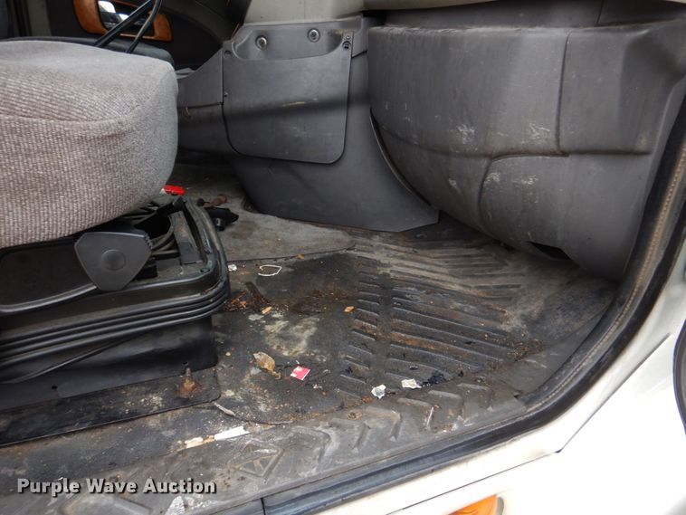 image for item DH8222 2009 International ProStar  semi truck