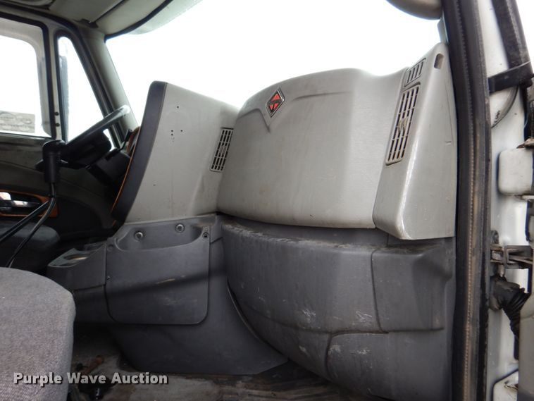 image for item DH8222 2009 International ProStar  semi truck