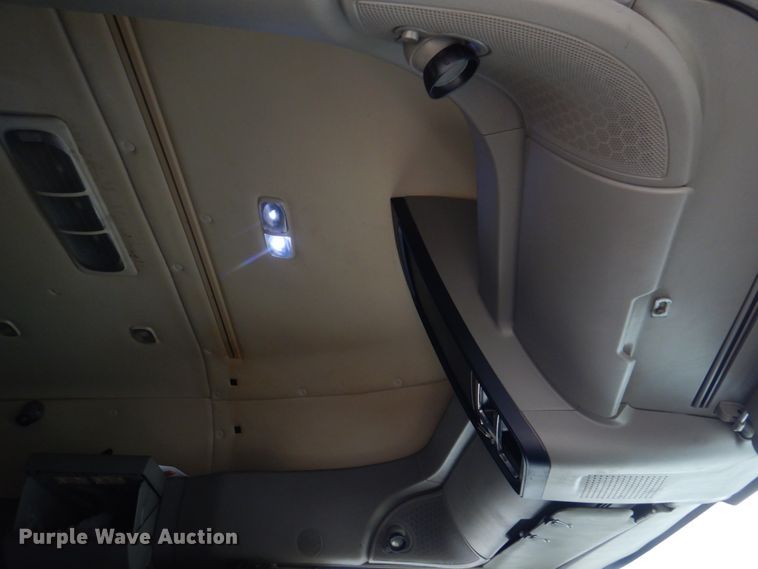 image for item DH8222 2009 International ProStar  semi truck