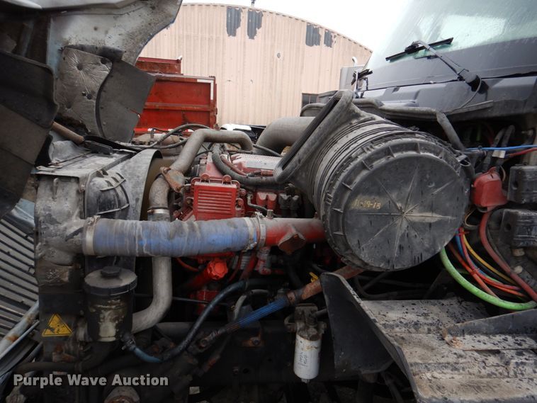 image for item DH8222 2009 International ProStar  semi truck