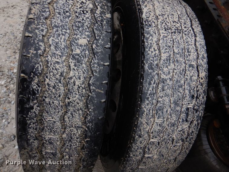 image for item DH8222 2009 International ProStar  semi truck