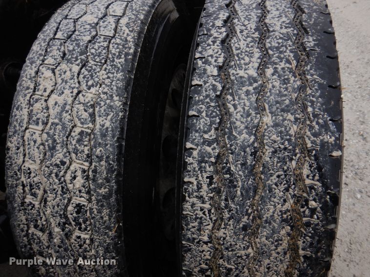 image for item DH8222 2009 International ProStar  semi truck