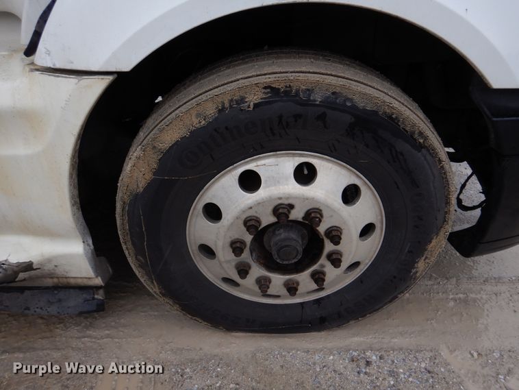 image for item DH8222 2009 International ProStar  semi truck