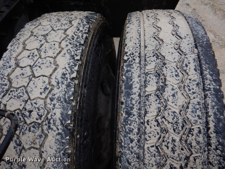 image for item DH8222 2009 International ProStar  semi truck