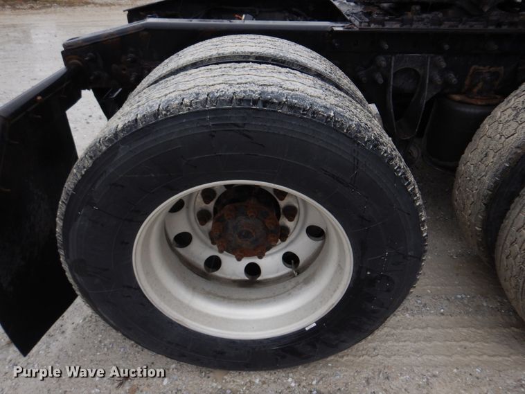 image for item DH8222 2009 International ProStar  semi truck