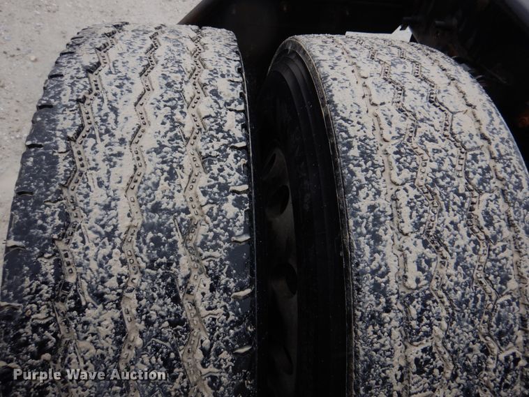 image for item DH8222 2009 International ProStar  semi truck