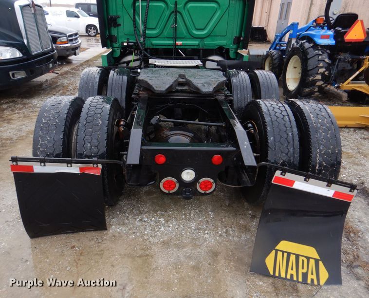 image for item DH8223 2015 Freightliner Cascadia  semi truck