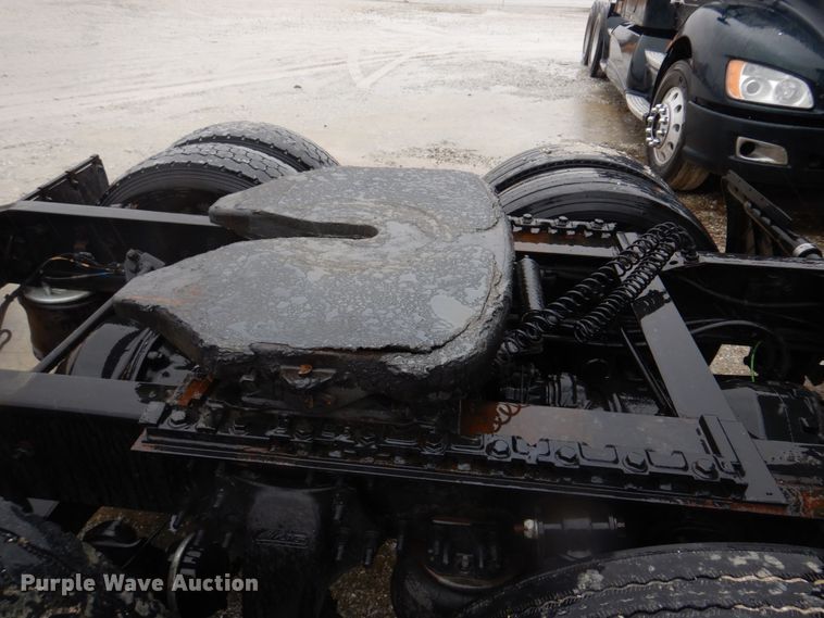 image for item DH8223 2015 Freightliner Cascadia  semi truck