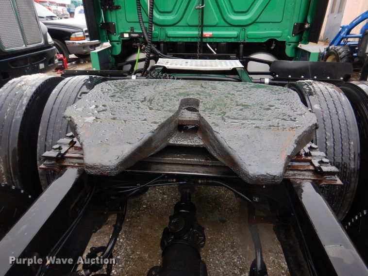 image for item DH8223 2015 Freightliner Cascadia  semi truck