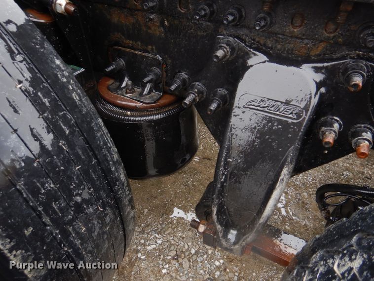 image for item DH8223 2015 Freightliner Cascadia  semi truck