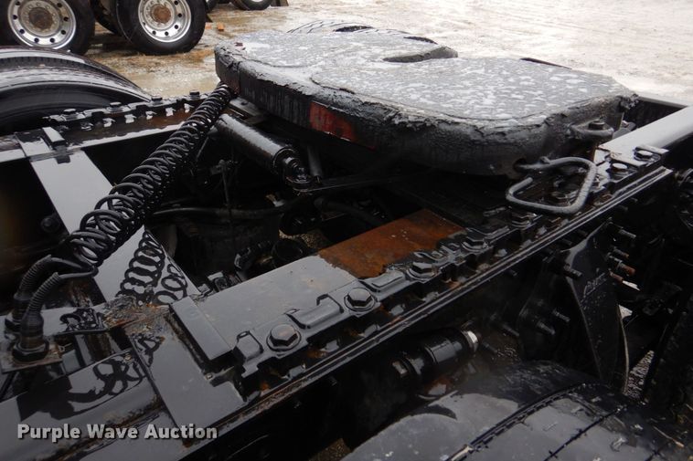 image for item DH8223 2015 Freightliner Cascadia  semi truck