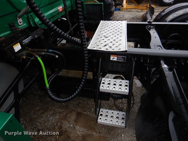 image for item DH8223 2015 Freightliner Cascadia  semi truck