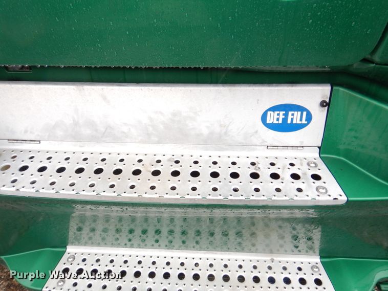 image for item DH8223 2015 Freightliner Cascadia  semi truck