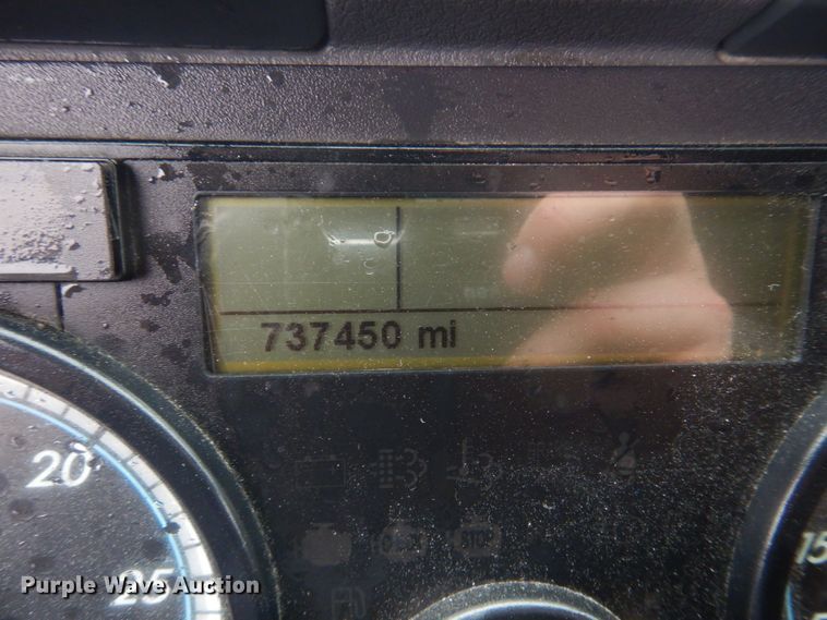 image for item DH8223 2015 Freightliner Cascadia  semi truck