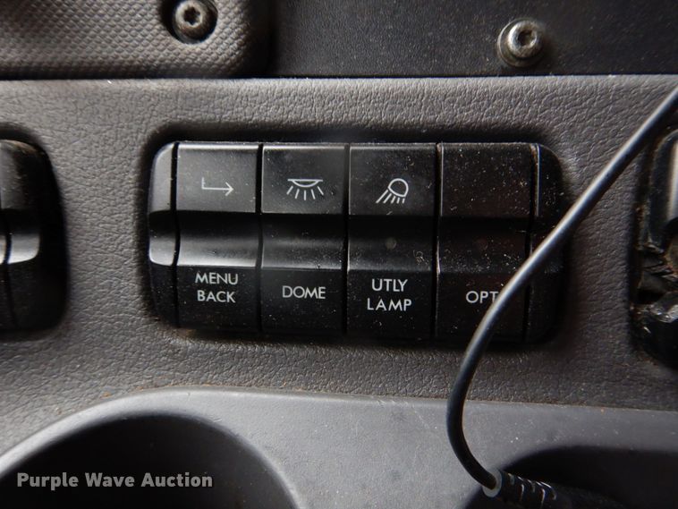 image for item DH8223 2015 Freightliner Cascadia  semi truck