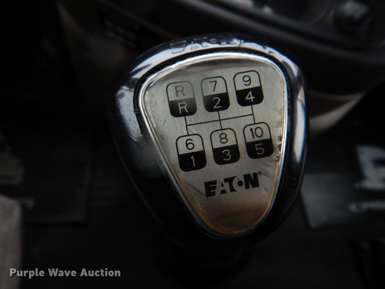 image for item DH8223 2015 Freightliner Cascadia  semi truck