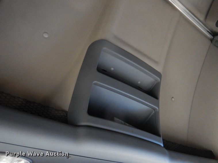 image for item DH8223 2015 Freightliner Cascadia  semi truck