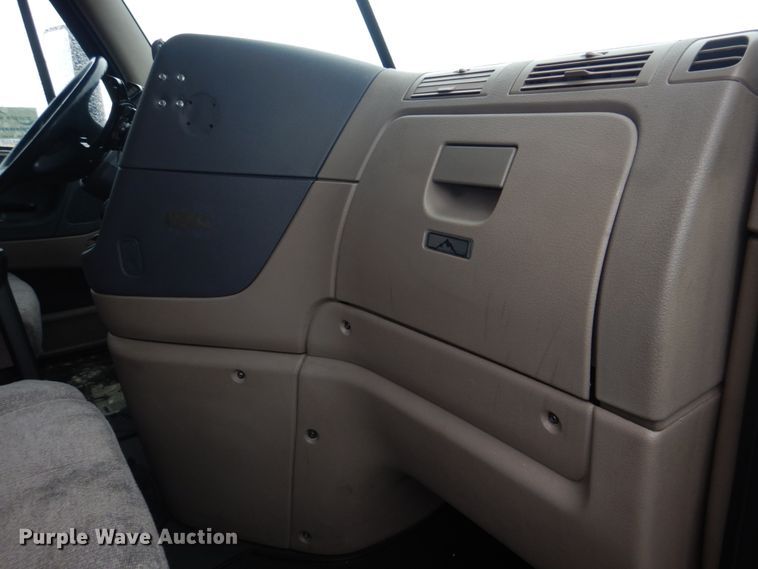 image for item DH8223 2015 Freightliner Cascadia  semi truck