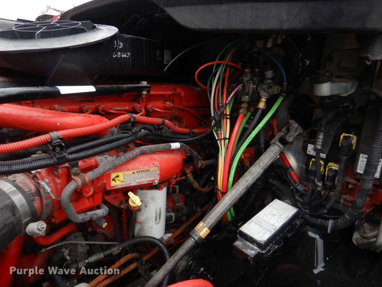 image for item DH8223 2015 Freightliner Cascadia  semi truck