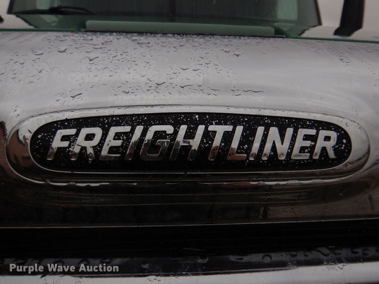 image for item DH8223 2015 Freightliner Cascadia  semi truck