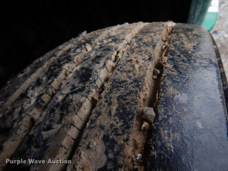 image for item DH8223 2015 Freightliner Cascadia  semi truck