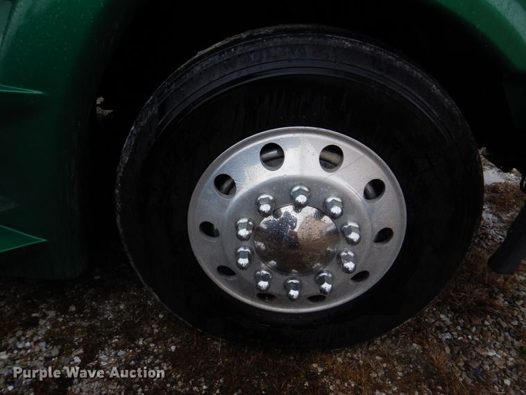 image for item DH8223 2015 Freightliner Cascadia  semi truck