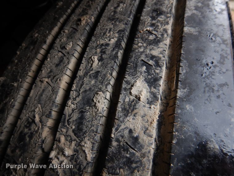 image for item DH8223 2015 Freightliner Cascadia  semi truck