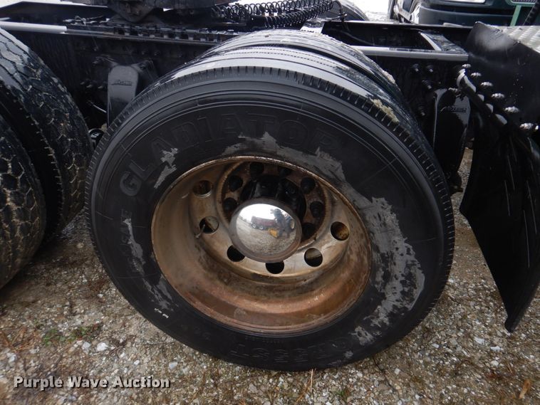 image for item DH8223 2015 Freightliner Cascadia  semi truck