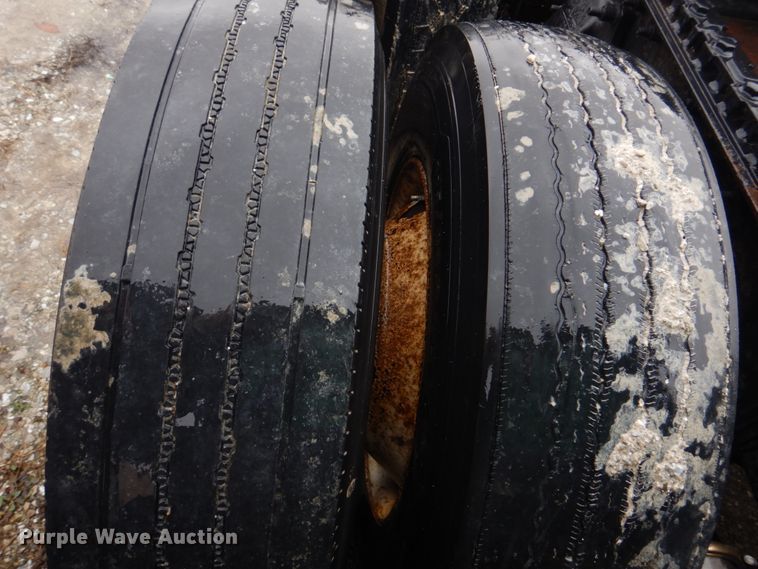 image for item DH8223 2015 Freightliner Cascadia  semi truck