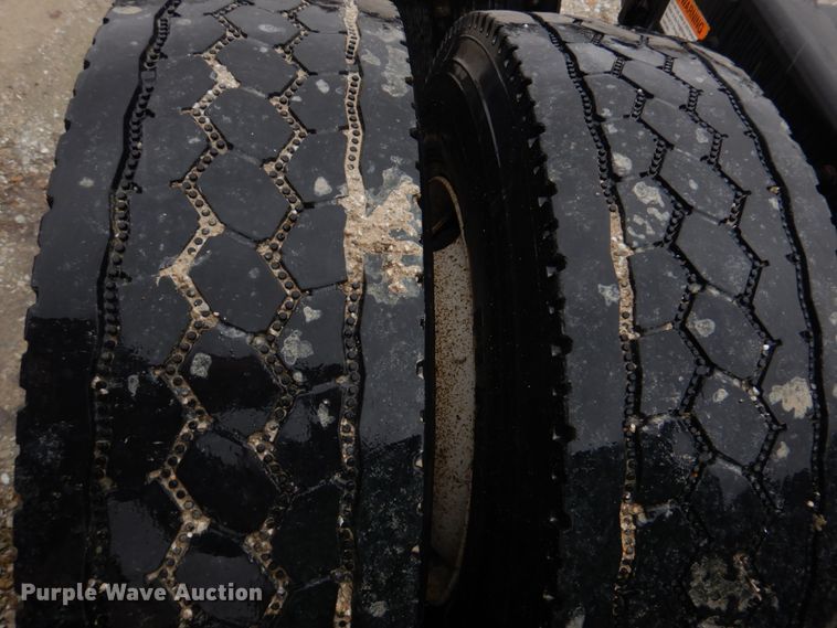 image for item DH8223 2015 Freightliner Cascadia  semi truck