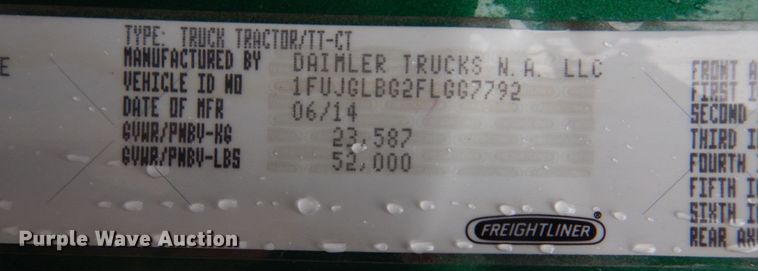 image for item DH8223 2015 Freightliner Cascadia  semi truck